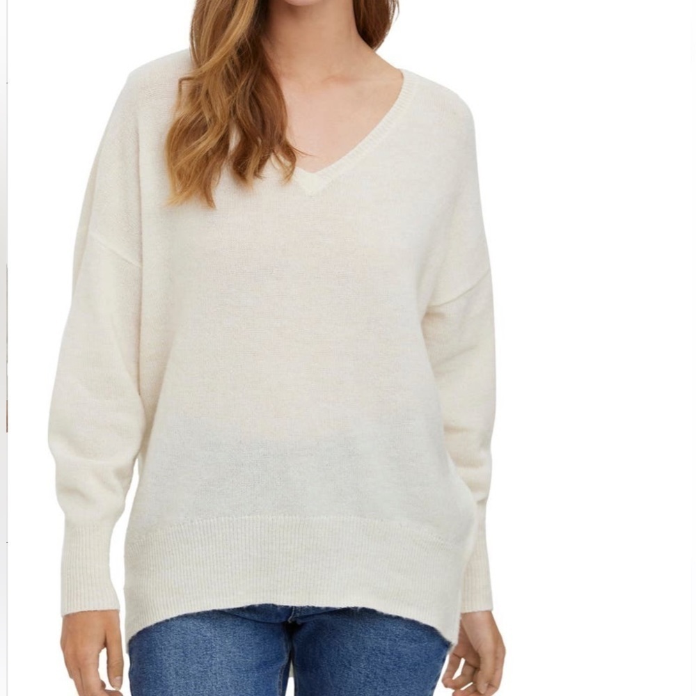 Vero Moda Vigga Cream Birch Vigga Long Sleeve V-Neck Sweater - Size Small, NWT